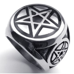 Fein Verarbeiteter Titanring Mit Farbbrillanz Und Zuverlässiger Qualität