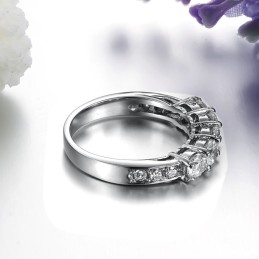 Zuverlässiger Leistungsring Aus Titan Für Damen Mit Strass