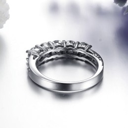 Zuverlässiger Leistungsring Aus Titan Für Damen Mit Strass