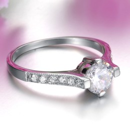 Langlebiger Weiblicher Titanring Mit Strass