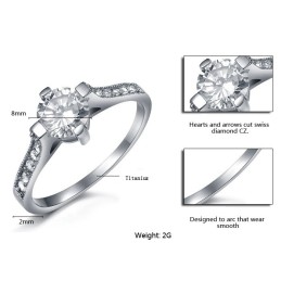 Langlebiger Weiblicher Titanring Mit Strass