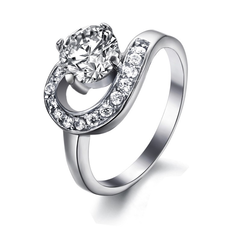 Hochwertiger Damenring Aus Titan Mit Strass Hochwertiger Damenring Aus Titan Mit Strass