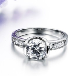 Um Im In- Und Ausland Ein Hohes Ansehen Zu Genießen Weiblicher Titanring Mit Strass