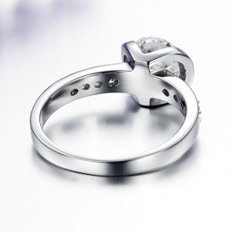 Um Im In- Und Ausland Ein Hohes Ansehen Zu Genießen Weiblicher Titanring Mit Strass