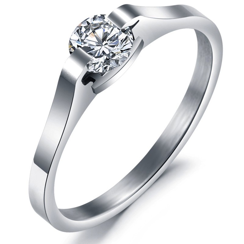 Stabiler Qualitäts-Titanring Mit Strass Stabiler Qualitäts-Titanring Mit Strass