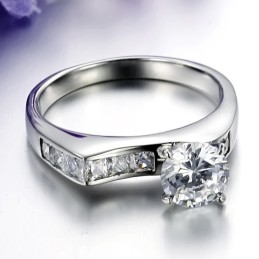 Stabiler Qualitäts-Titanring Für Damen Mit Strass