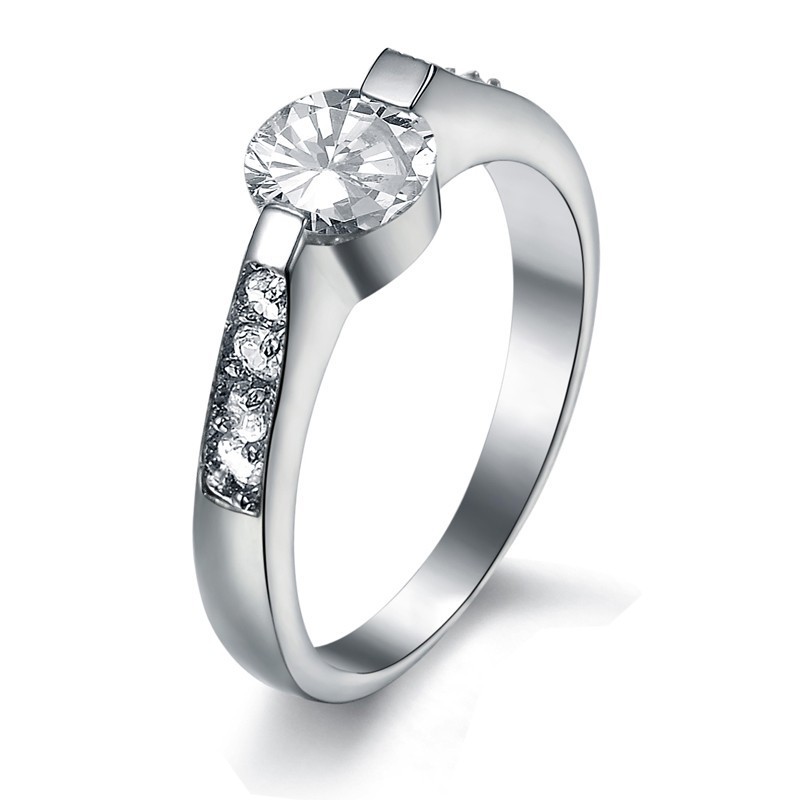 Stabiler Qualitäts-Titanring Für Damen Mit Strass Stabiler Qualitäts-Titanring Für Damen Mit Strass