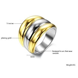 Bekannt Für Seinen Hochwertigen Übertriebenen Titanring
