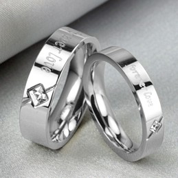 Große Auswahl An Titanringen Für Verliebte Mit Strass