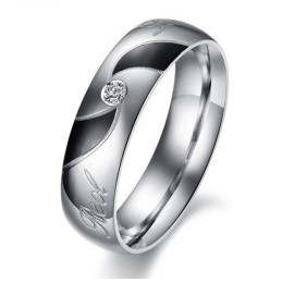 Hochwertiger Schwarzer Titanring Für Verliebte Mit Diamant