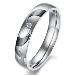 Hochwertiger Schwarzer Titanring Für Verliebte Mit Diamant