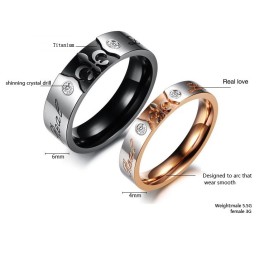 Zuverlässiger Titanring Mit Dekorativem Muster Für Liebhaber
