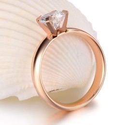 Große Auswahl An Damen-Titanringen Mit Strass