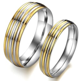 Hochwertiger Goldener Titanring Für Verliebte