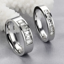 Große Auswahl An Titanringen Für Verliebte Mit Strass