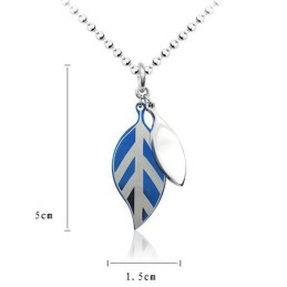 Hackberry Leaf Blauer Titan Anhänger Und Halskette