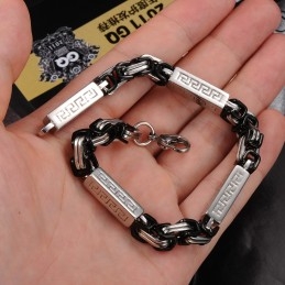 Bekannt Für Sein Hochwertiges Herrenarmband Aus Titan