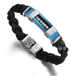 Große Auswahl An Männlichen Titan-Lederarmbändern