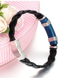 Große Auswahl An Männlichen Titan-Lederarmbändern