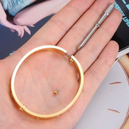 Zuverlässiger Qualitätsarmreif Aus Titan Für Damen Mit Strass