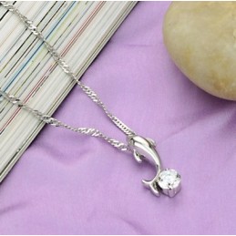 Weltweit Bekannte Weibliche Halskette Aus Platiniertem Titan In Delfinform Mit Diamant