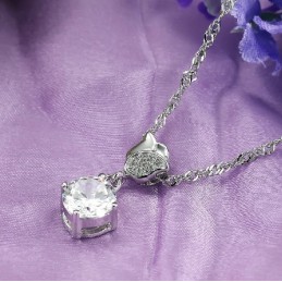 Die Königin Der Qualität Weibliche Rose Form Platin Überzogene Titan Halskette Mit Strass