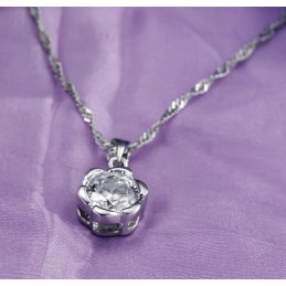 Stabile Qualität Weibliche Rose Form Platin Beschichtung Titan Halskette
