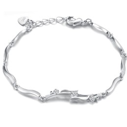 Platiniertes Titanarmband Für Damen Von Zuverlässiger Qualität
