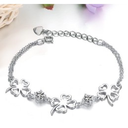 Die Königin Der Qualität Weibliches Kleeblatt-Form Platiniertes Titanarmband Mit Diamant
