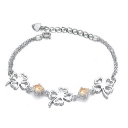Die Königin Der Qualität Weibliches Kleeblatt-Form Platiniertes Titanarmband Mit Diamant