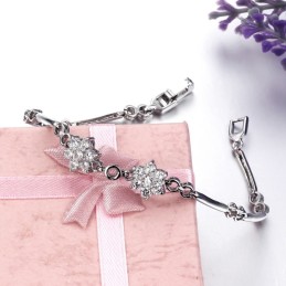 Die Königin Der Qualität Weibliche Pflaumenblütenform Platiniertes Titanarmband Mit Diamant