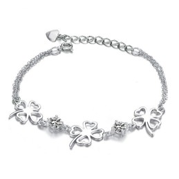 Hochwertiges Damenarmband Aus Platiniertem Titan In Kleeblattform