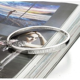 Zuverlässiger Qualitätsarmreif Aus Platiniertem Titan Für Damen, Allergiefrei, Mit Diamant