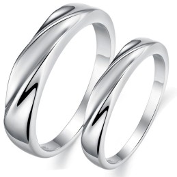 Hochwertiger, Prägnanter Titanring Mit Platinbeschichtung Für Liebhaber