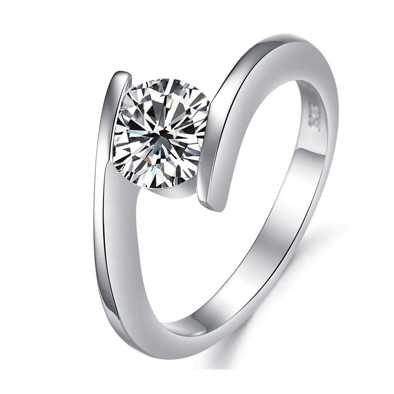 Zuverlässiger Leistungsring Aus Platiniertem Titan Für Damen Mit Strass Zuverlässiger Leistungsring Aus Platiniertem Titan Für Damen Mit Strass