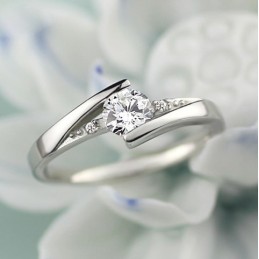 Langlebig Im Einsatz Weiblicher Platinierter Titanring Mit Strass
