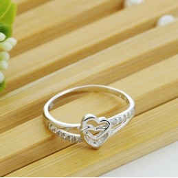 Ausgezeichnete Qualität Weiblicher Sweetheart Platinierter Titanring