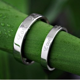 Prägnanter Titanring Mit Platinbeschichtung Von Höchster Qualität Für Liebhaber