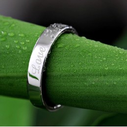 Prägnanter Titanring Mit Platinbeschichtung Von Höchster Qualität Für Liebhaber