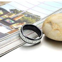 Zuverlässiger Performance-Ring Aus Schwarzem Wolfram-Keramik Mit Strass