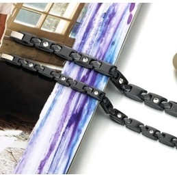 Bekannt Für Seinen Hochwertigen Armreif Aus Schwarzer Wolframkeramik Für Verliebte Mit Strass