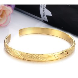 Qualität Und Quantität Garantiert: Damen-Peeling-Armreif Mit 18 Karat Goldbeschichtung