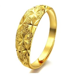 Hochwertiger, Klassischer Damenring Mit 18 Karat Goldbeschichtung