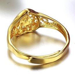 Bekannt Für Seinen Hochwertigen, 18 Karat Vergoldeten Herzring Für Damen