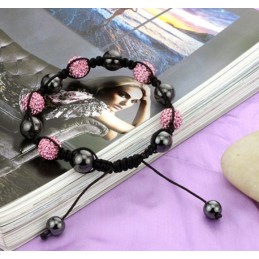 Bekannt Für Sein Hochwertiges Damenarmband In Kugelform Mit Kristallen