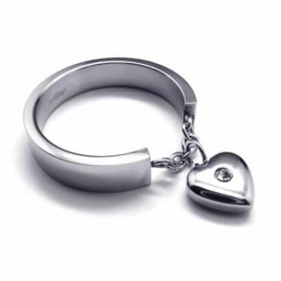 Diamantbesetzter 5-Mm-Herzring Aus Titan
