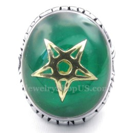Goldring Mit Fünfzackigem Stern Und Grünem Titan
