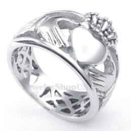 Titanring Mit Herzanhänger Und Umarmungen