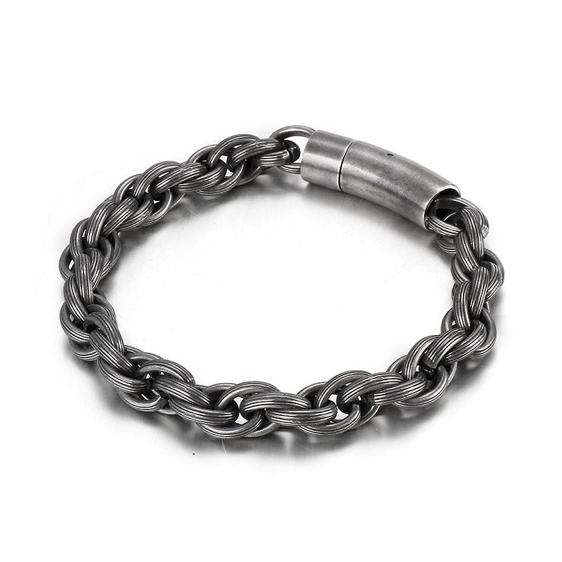 Schlichtes Biker-Titan-Armband Im Schicken Modestil Für Männer Schlichtes Biker-Titan-Armband Im Schicken Modestil Für Männer