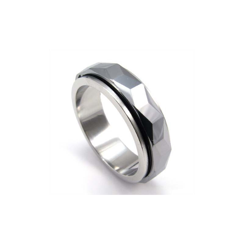 Facettierter Wolframring Im Neuen Stil Facettierter Wolframring Im Neuen Stil